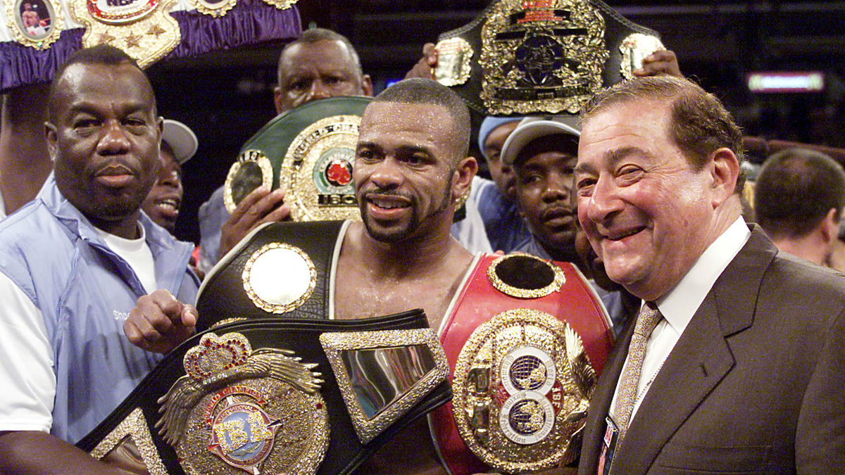 I Don T Run From Nobody Roy Jones Jr Sends A Warning To Mike Tyson Essentiallysports