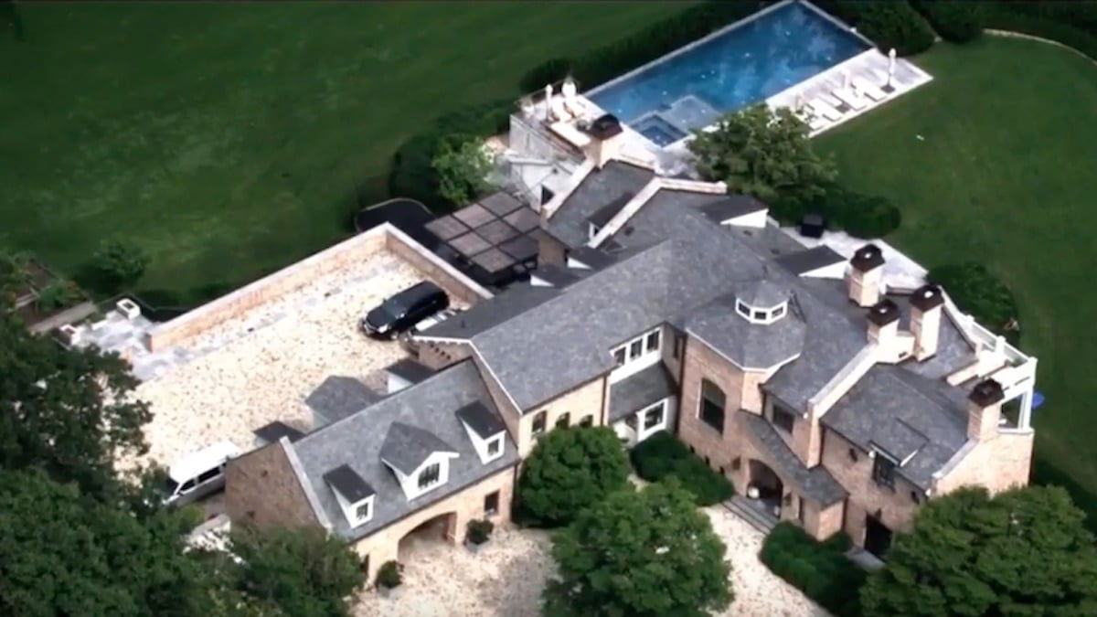A Look Into Tom Brady S 40 Million Former Brookline Mansion Essentiallysports