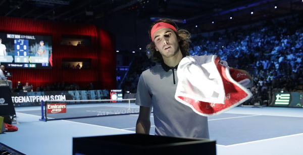 Tsitsipas &#8211; towel 2