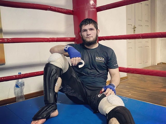 khabib nurmagomedov boxing gloves