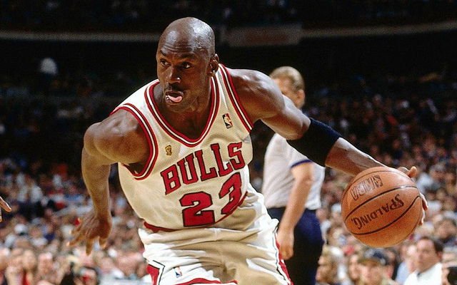 Michael Jordan, the Greatest": NBA Analyst Denies Lakers' Lebron James to  Be at Par With MJ - EssentiallySports