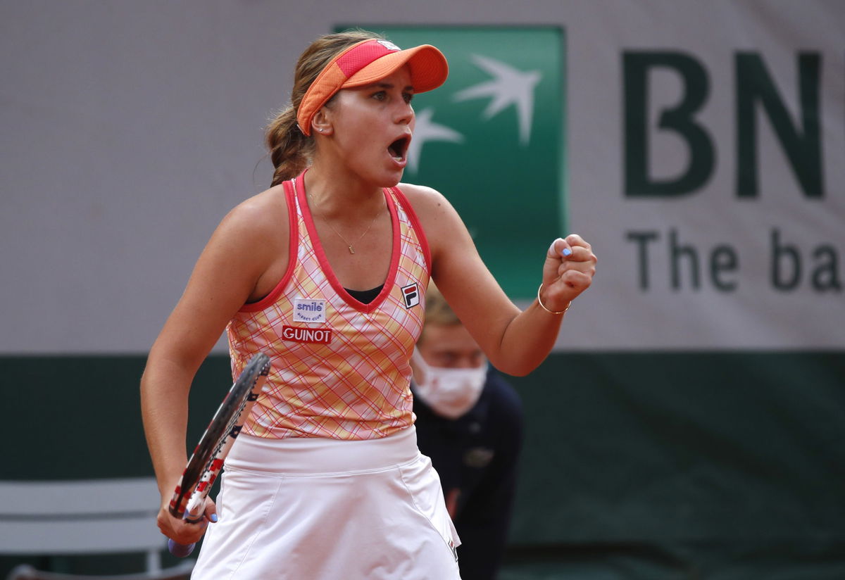 Sofia Kenin celebrates her passage to the 2020 French Open final