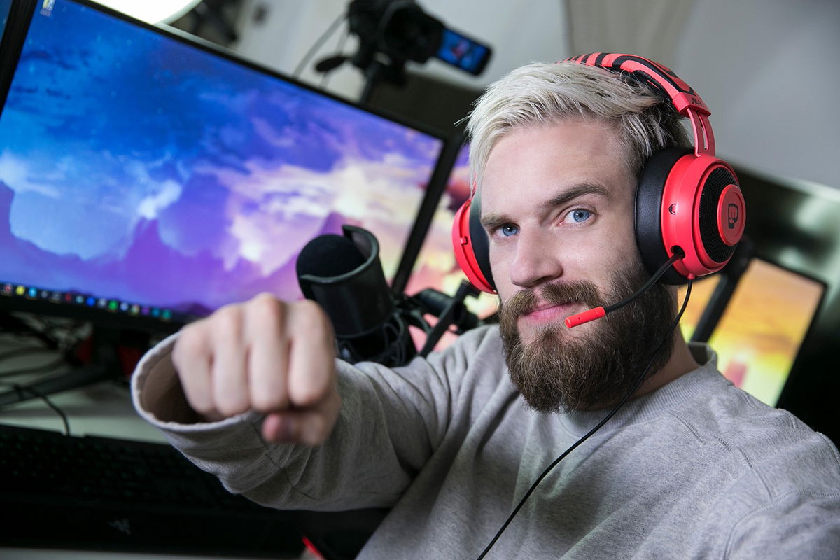  PewDiePie  Returns to Horror Games with Phasmophobia 