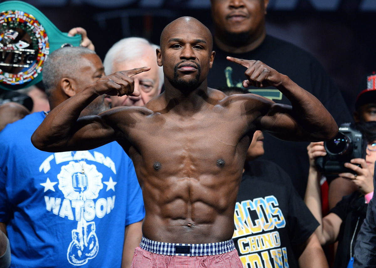 Floyd Mayweather responds to claims he's broke by showing off wads