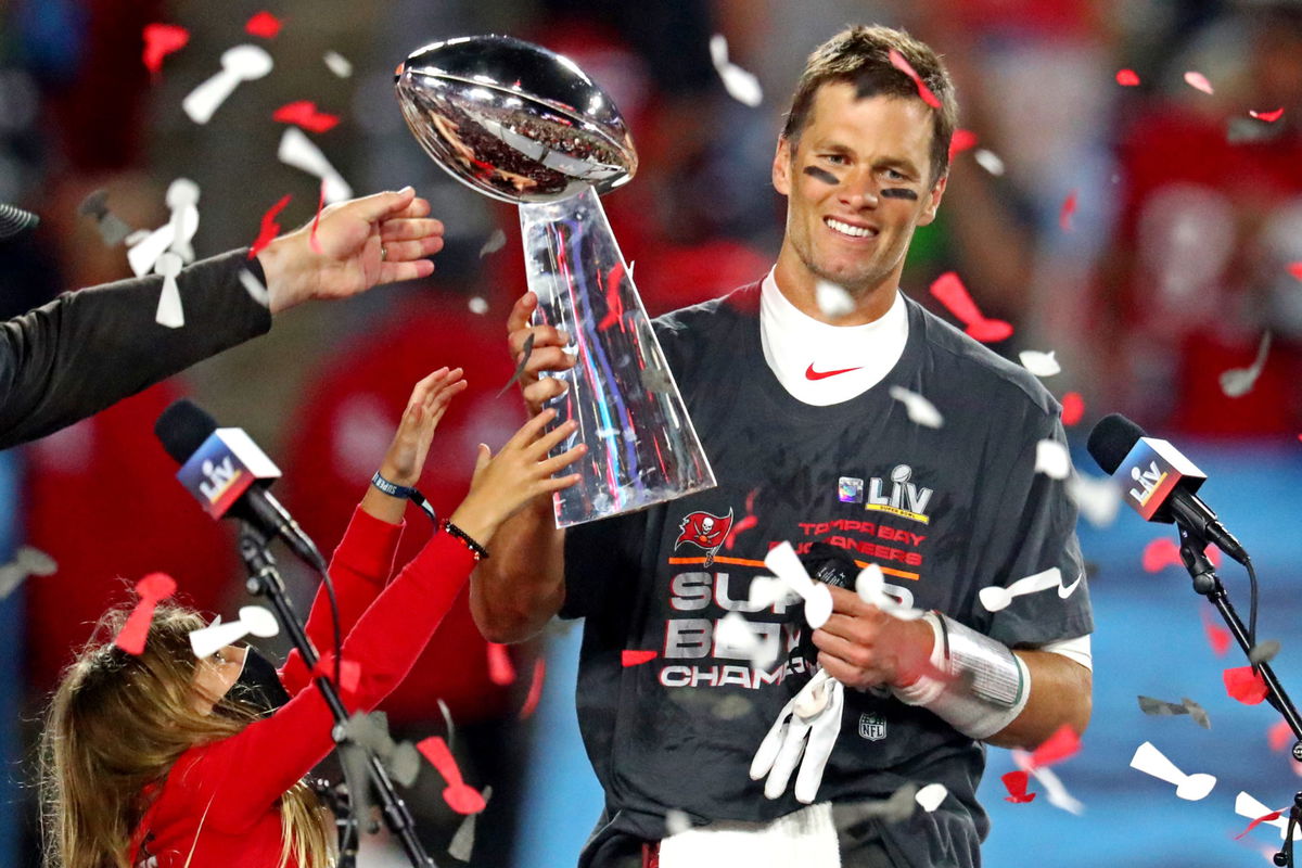 Brady joins Favre, Manning and Brees in exclusive 'Club 32' - AS USA