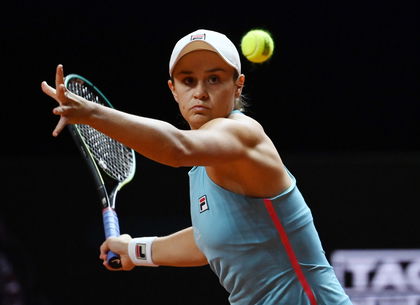 Ashleigh Barty Topples Reigning French Open Champion Iga Swiatek At Mutua Madrid Open 2021 Essentiallysports