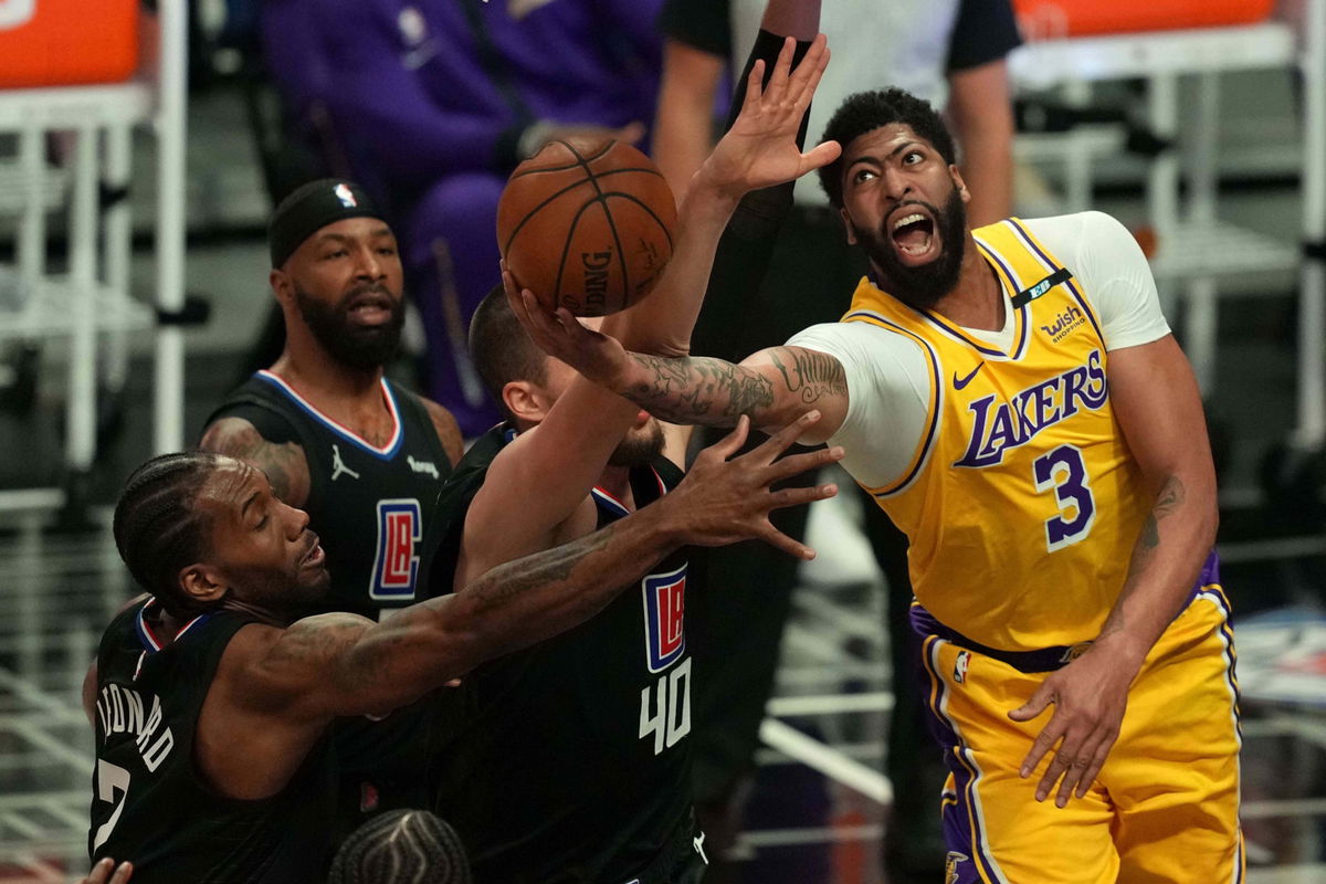 LA Lakers forward Anthony Davis against the LA Clippers