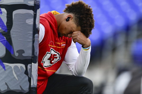 NFL Fans Find It Hard to Hold Back Tears as Patrick Mahomes and Chiefs Bid  an Emotional Goodbye to Late Kansas City Legend Len Dawson -  EssentiallySports