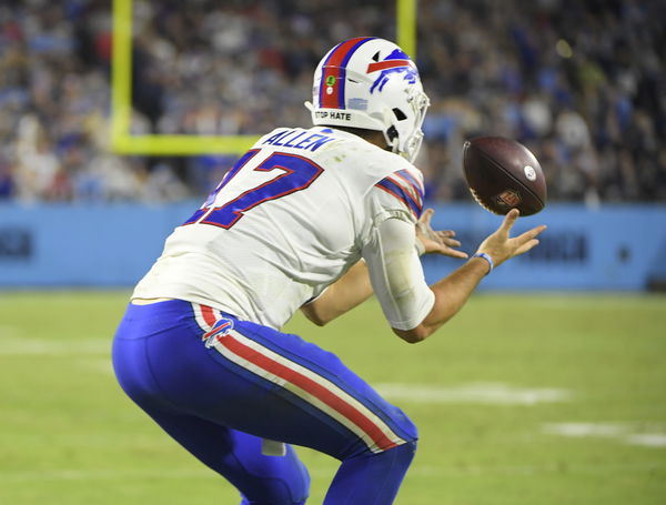 NFL: Buffalo Bills at Tennessee Titans