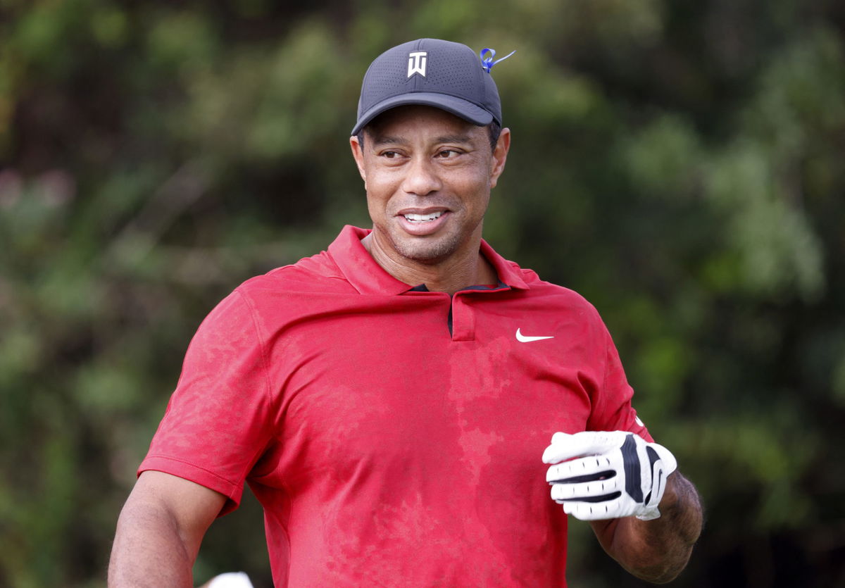 GOLFTV on X: Ever wondered why @TigerWoods wears tape on his middle finger  for every round?  / X