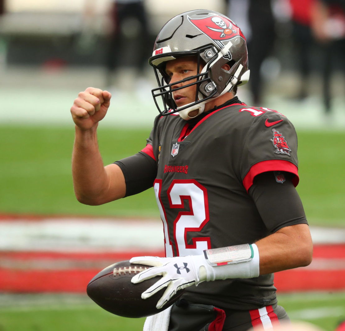 Tom Brady Tampa Bay Buccaneers Unsigned Pewter Jersey Throwing Photograph