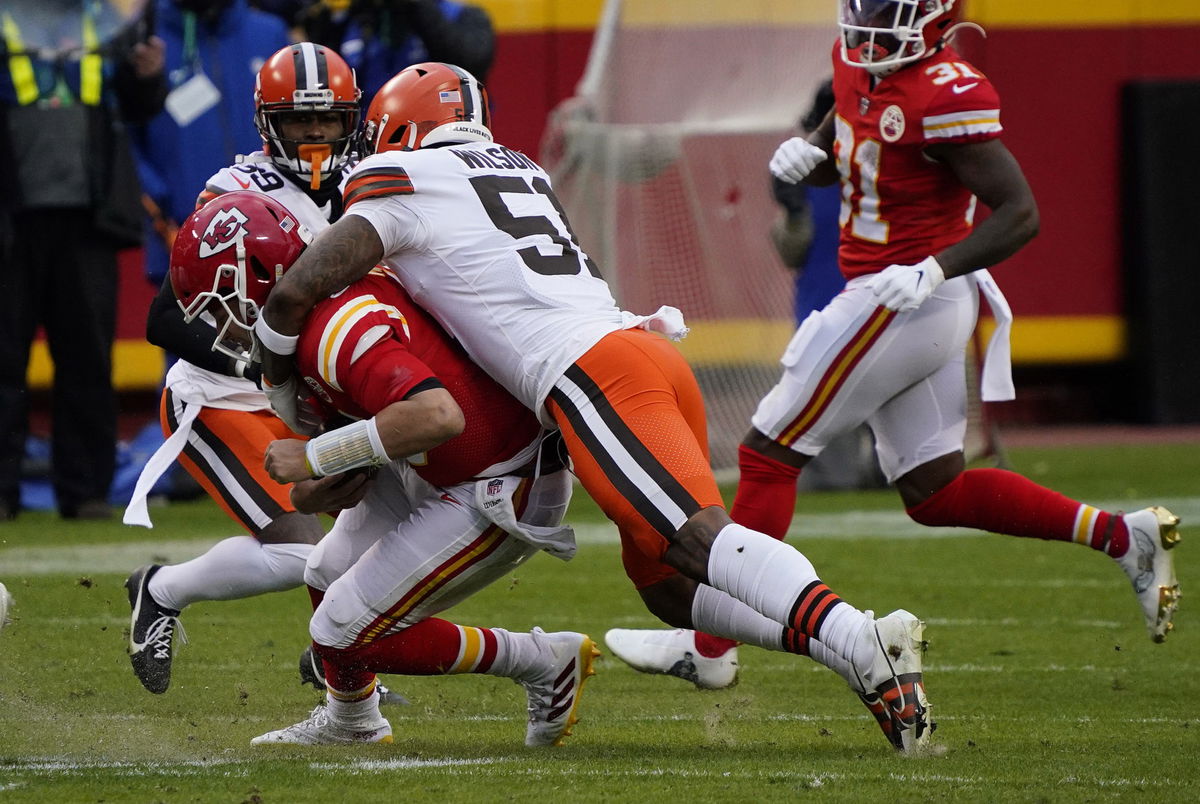 Browns Defeat Steelers 48-37, Claim First Playoff Win Since 1995