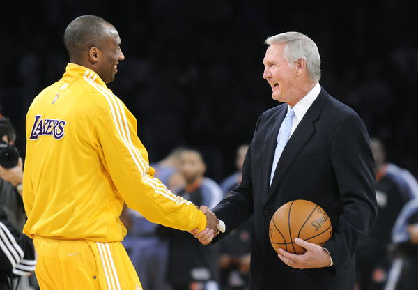 LO SANGELES, CALIFORNIA FEBRUARY 3, 2010?Lakers Kobe Bryant shakes hands with Jerry West during a c