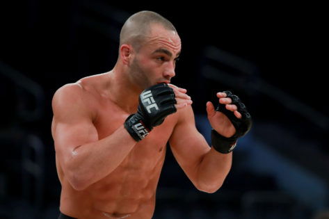 Former UFC Champion Eddie Alvarez in Talks to Box Oscar De La Hoya on July 3 thumbnail