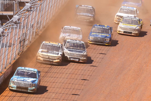 NASCAR: Pinty&#8217;s Truck Race on Dirt