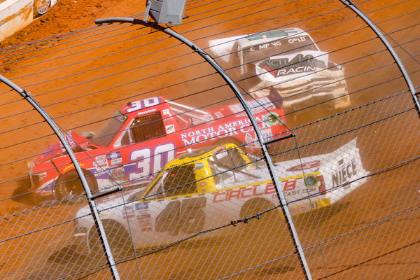 NASCAR: Pinty&#8217;s Truck Race on Dirt