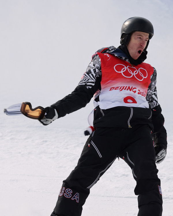 Shaun White Paid Tribute to Virgil Abloh at the Beijing Olympics