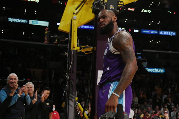 Lakers Fans Compare LeBron James To Wizards Michael Jordan After