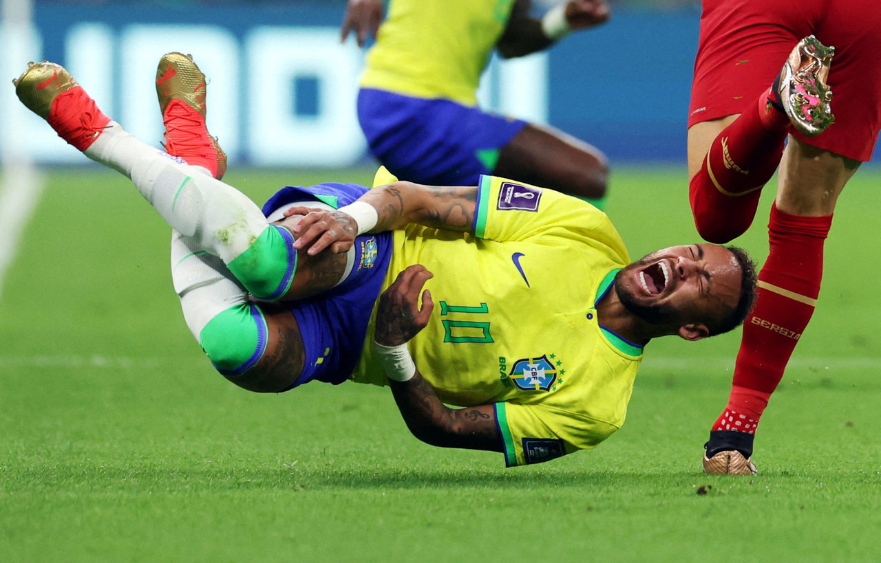 Crying Injury Left Field Crying With Terrible Knee Injury, Al Hilal's Neymar Shares ...