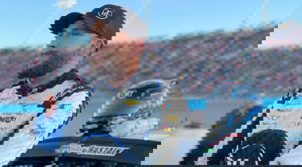 2022-nov6-ross-chastain-pit-road-672&#215;372
