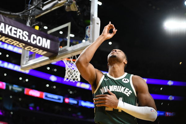 NBA: Preseason-Milwaukee Bucks at Los Angeles Lakers