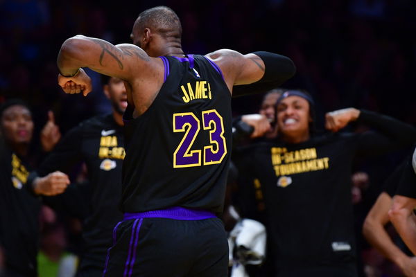 Controversial Call In Crunch Time at Lakers vs Suns Leaves NBA World in  Shambles: “No Way LeBron Got Away With That..” - EssentiallySports