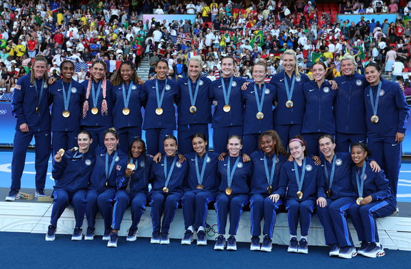 Football &#8211; Women&#8217;s Victory Ceremony