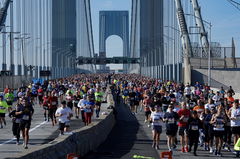 2048px-TCS_NYC_Marathon_(51662392788)