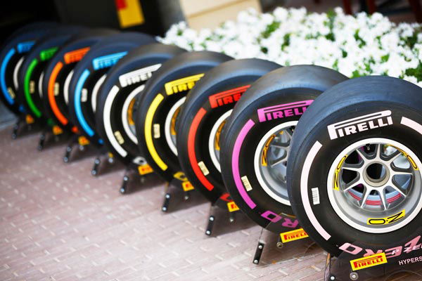 25-1511626549-pirelli-reveals-f1-2018-tyres-1