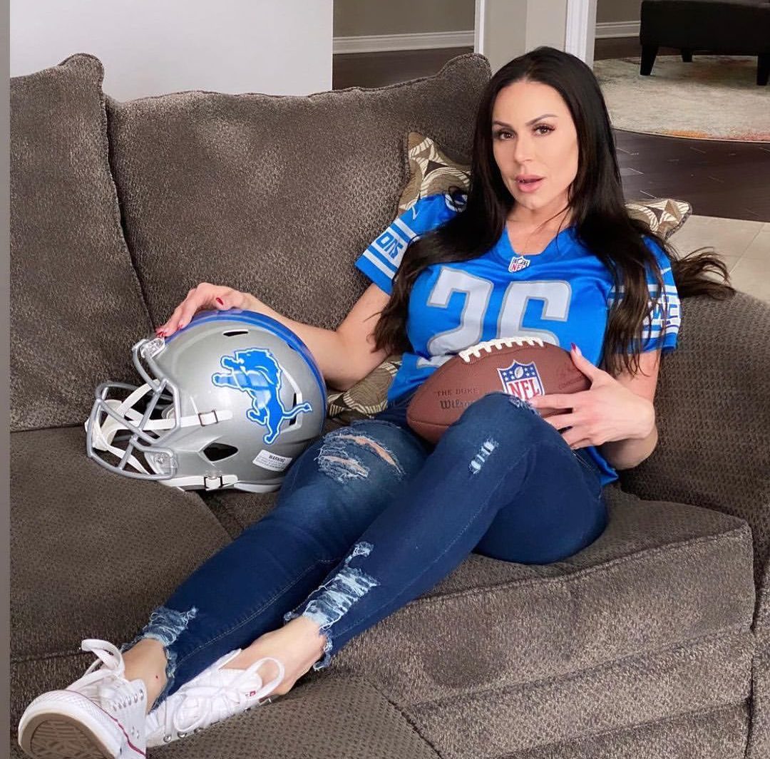 Adult Actress Kendra Lust Asked To Rate Jake Paul's Aggressive Performance  by This UFC Star - EssentiallySports