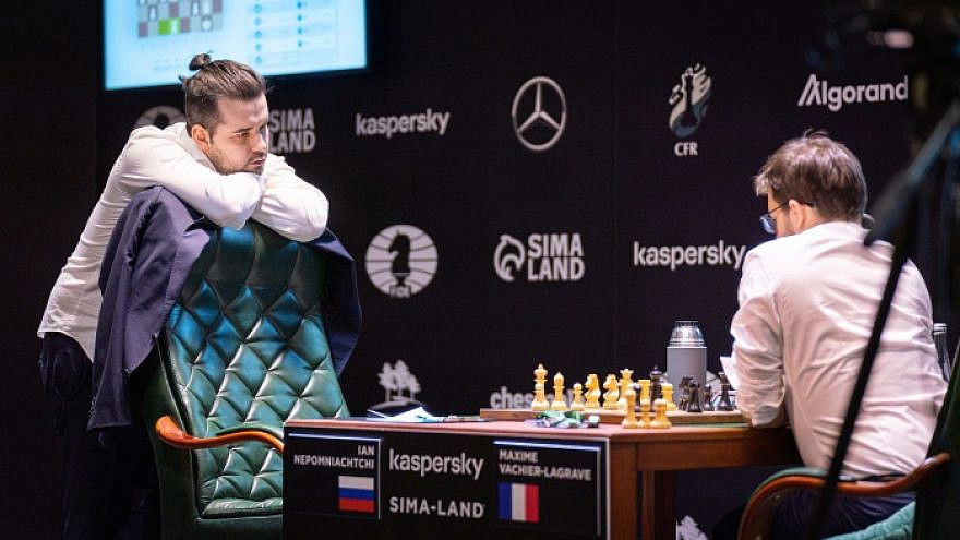 RUSSIA, MOSCOW - FEBRUARY 15, 2023: Russian chess grandmaster Daniil Dubov  (C) is seen during a