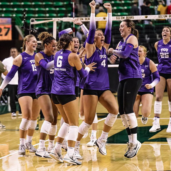 Hawaii women's volleyball team collapses against TCU