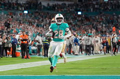 Miami Dolphins running back De&#8217;Von Achane (28) scores a touchdown during the second half of an NFL football game against the San Francisco 49ers, Sunday, Dec. 22, 2024, in Miami Gardens, Fla. (AP Photo/Rebecca Blackwell)