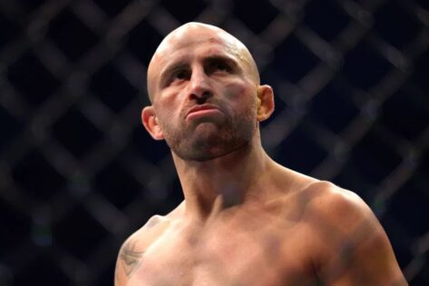 Despite Broken Hand & Vision Issues, Alexander Volkanovski’s Bold Claims Get Team Israel Adesanya’s Backing