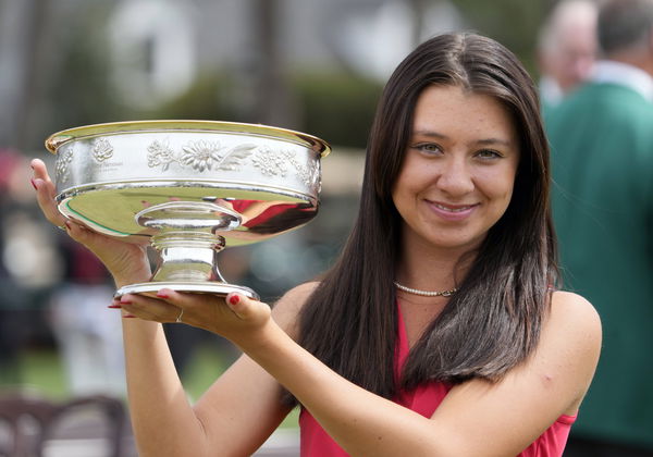 Golf: Augusta National Women s Amateur &#8211; Final Round, Apr 2, 2022; Augusta, Georgia, USA; Anna Davis holds the champions