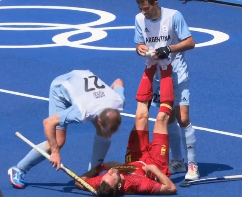 Watch Violence Erupts In Argentina Spain Field Hockey Game On Opening Day Of Tokyo Olympics 2020 Essentiallysports