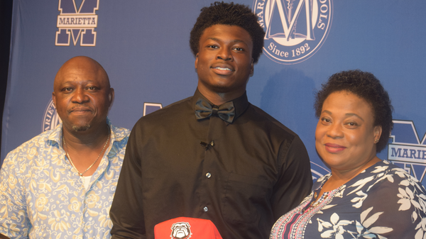 Azeez Ojulari with his parents