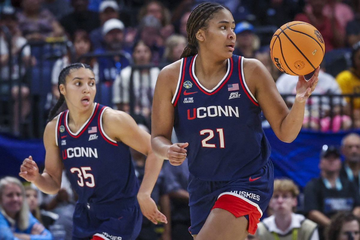 Azzi Fudd Earns Major National Honor Amid One-of-a-Kind Run at UConn