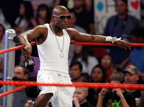 Ex-Bucs Man Mimics Mayweather's Money-Bed Photo