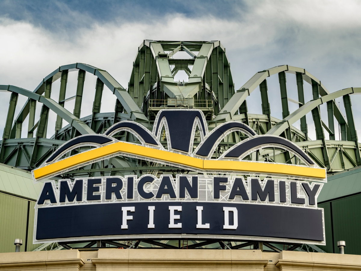 Couple Takes Legal Action Against Milwaukee Brewers After Alleged Denial of $13,000 Prize