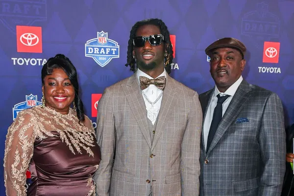 Brian-Thomas-Jr-with-parents