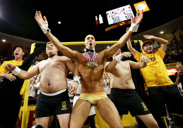 Michael Phelps stripping and dancing in strips, dances in Arizona State student section