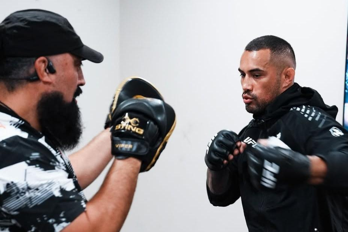 Carlos Ulberg’s Coach Reveals “Panic” Before He Knocked Out Jiri Prochazka at UFC 327