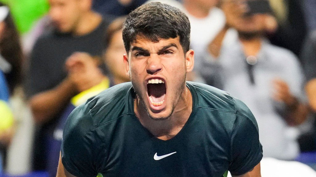 Heartbroken Djokovic Reacts After Serbian Tennis Icon Dies in Car Crash