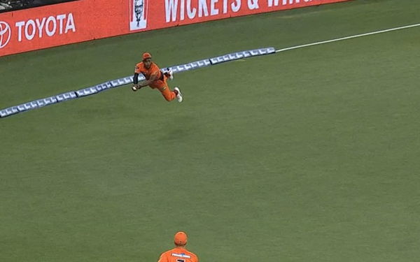 Chris Jordan&#8217;s flying effort in the BBL 2019-20