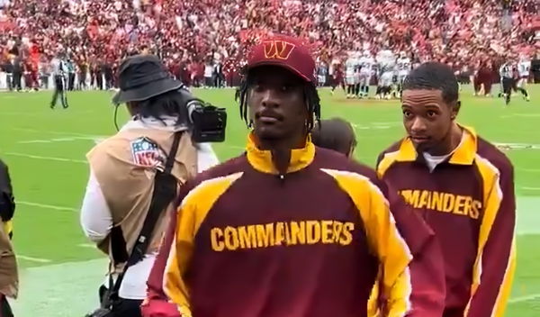 Commanders-Cheerleader vs Jayden Daniels