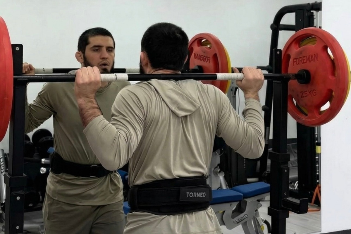 Islam Makhachev Suspected of Faking Hand Injury Despite Dana White’s Double Confirmation