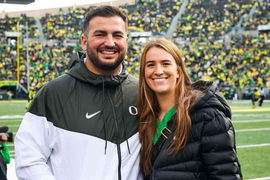 Hroniss Grasu, Sabrina Ionescu