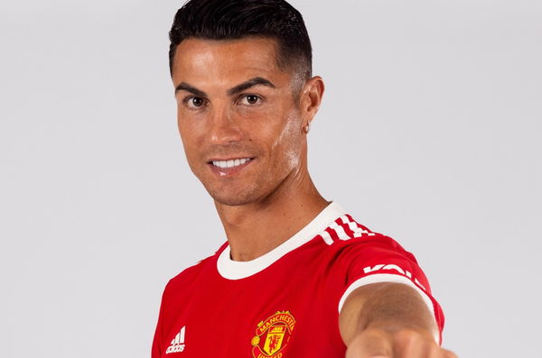 Cristiano Ronaldo with New United Jersey