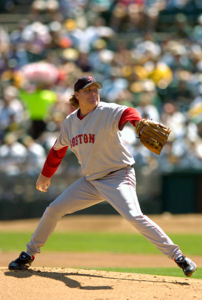 Curt Schilling pitching